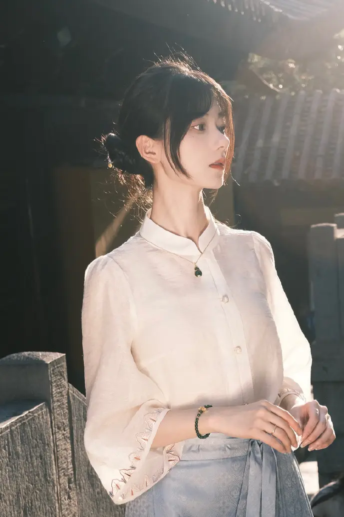 老人使用智能手机